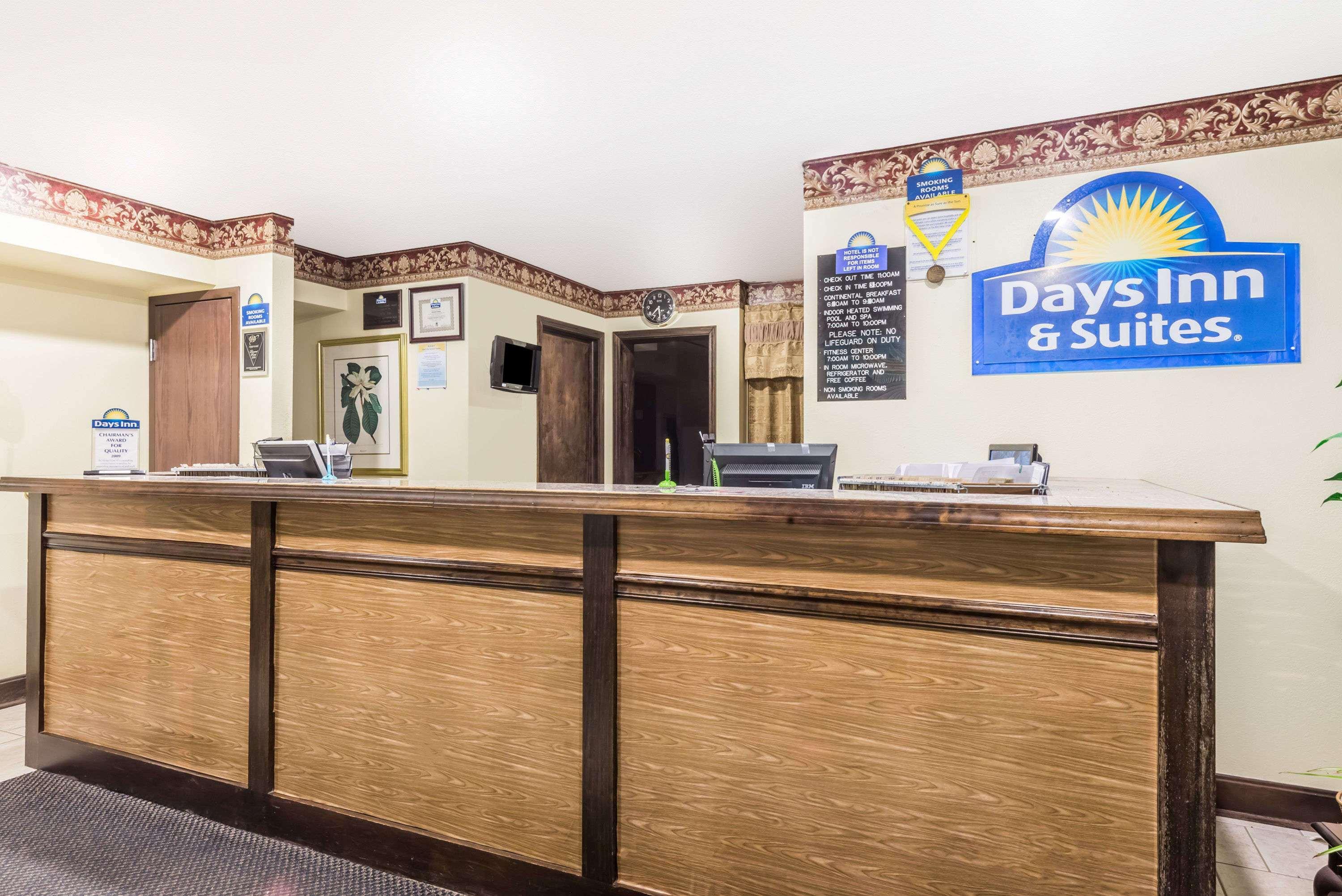 Days Inn & Suites By Wyndham Youngstown / Girard Ohio Ngoại thất bức ảnh
